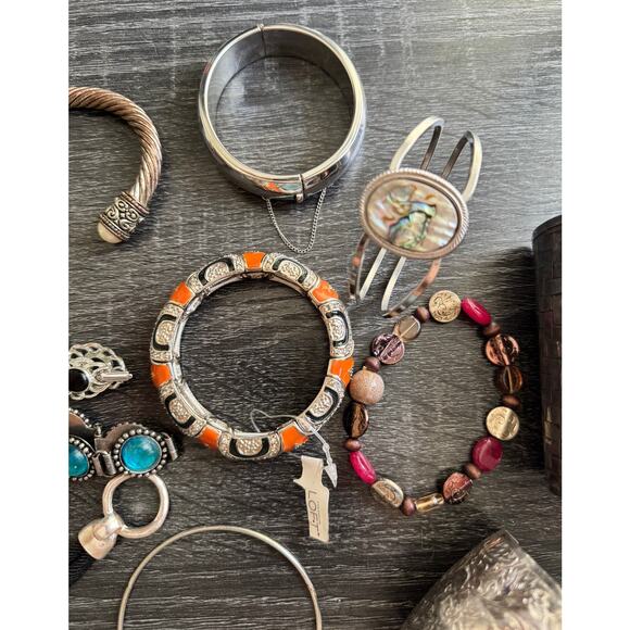 VTG Silver Tone Lot Of 27 Costume Bracelet Jewelry Beaded Cuffs Chain Stretch - Picture 6 of 13